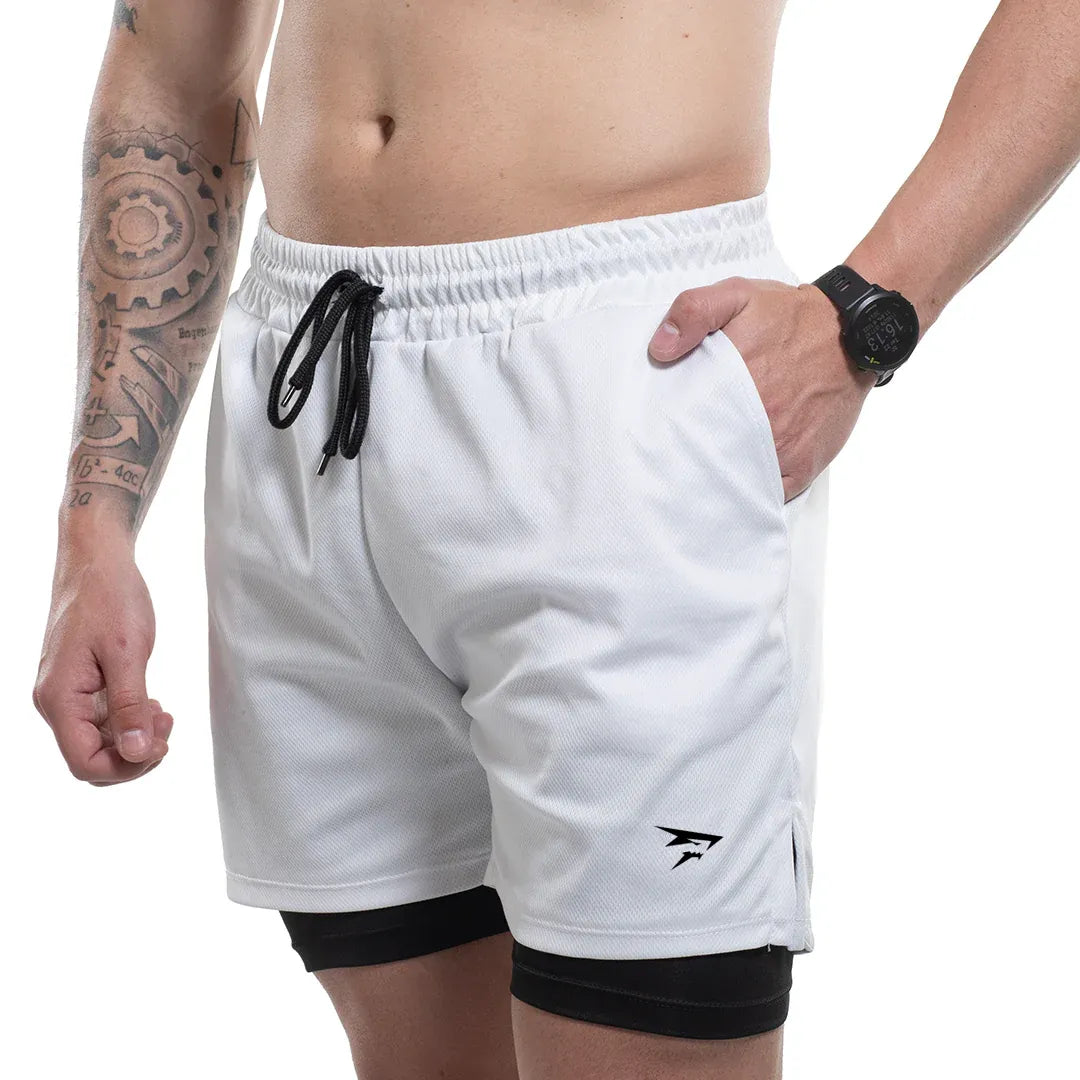Weiße Kompressions-Shorts mit Dri-Fit-Technologie