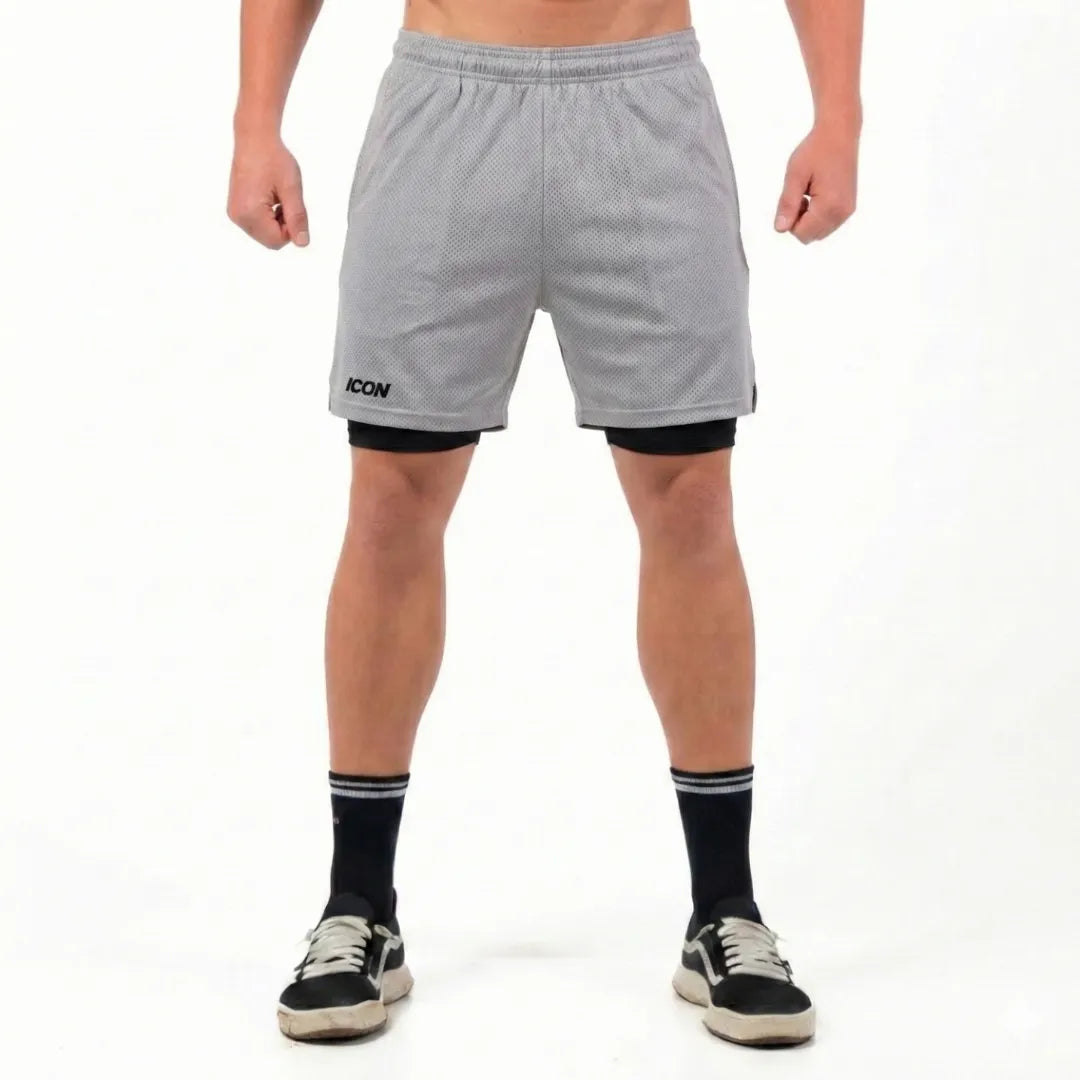 Graue Kompressions-Shorts aus Dri-Fit-Material