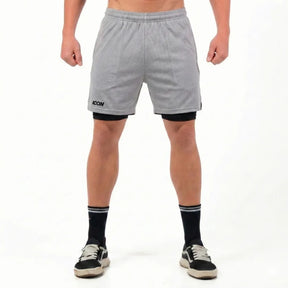 Graue Kompressions-Shorts aus Dri-Fit-Material