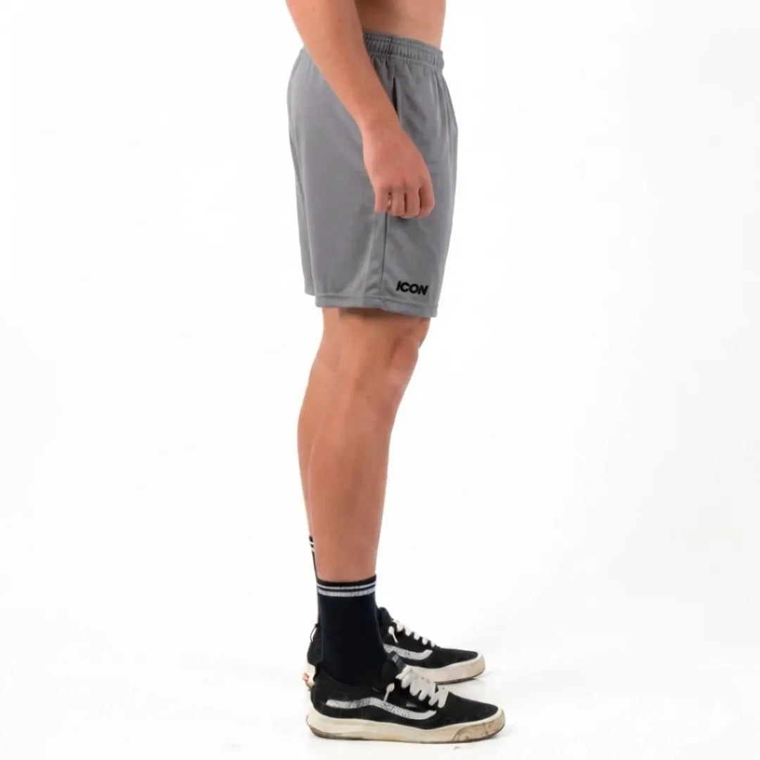 Graue Kompressions-Shorts aus Dri-Fit-Material